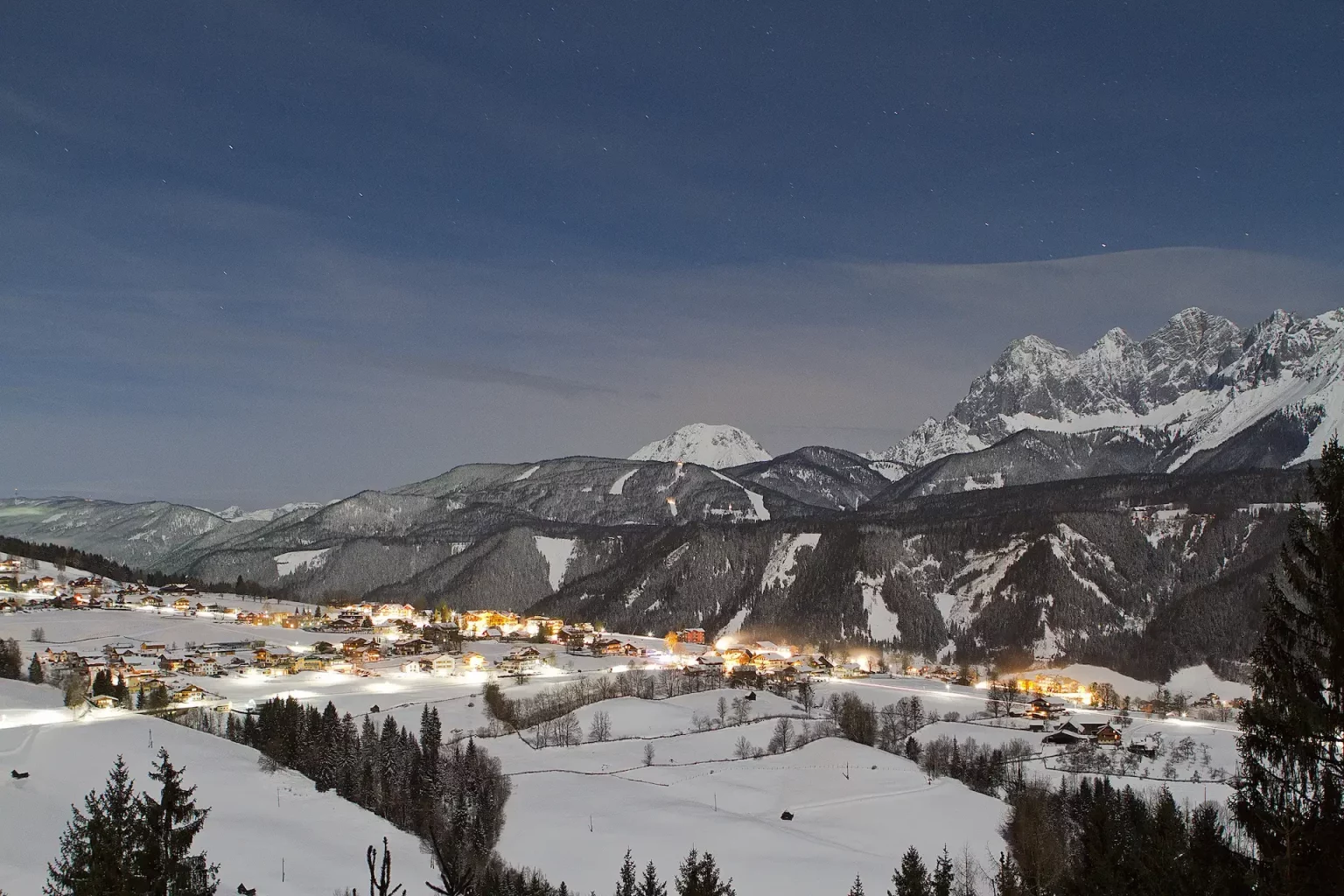 Panorama von Rohrmoos mit dem Dachstein im Hintergrund